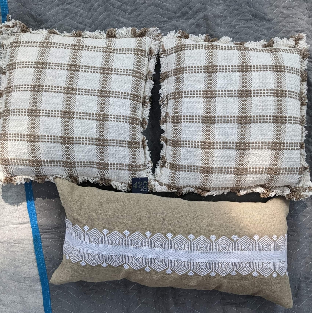Set of 3 accent pillows